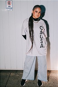 Camiseta Branca Silkada Oversized CAUSA Vertical