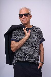 Camiseta Oversized Azul Marinho Com Estampa de Teclado Coleção CAUSANDO SORTE