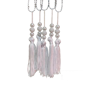 Tassel com Pérolas Chaveiro Branco com Corrente de Bolinha