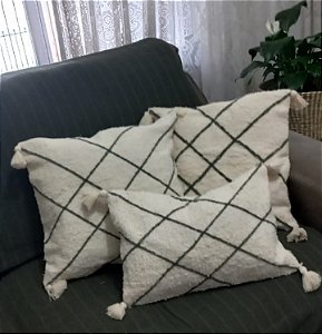 Jogo com Três Capas de Almofadas Boho Cru com Bordados em Verde