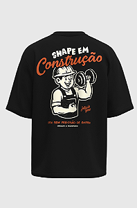 Camiseta oversized shape em construção
