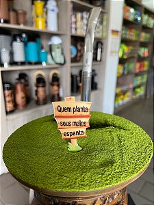ENFEITE CHIMARRÃO PLAQUINHA QUEM PLANTA SEUS MALES ESPANTA