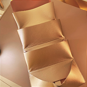 Porta óculos na cor rose metalizado