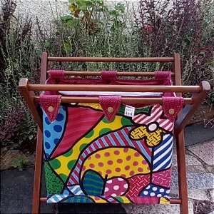 A BOLSA TRICÔ E CROCHÊ OU REVISTEIRO EM MADEIRA E TECIDO