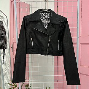 Jaqueta cropped couro fake - P