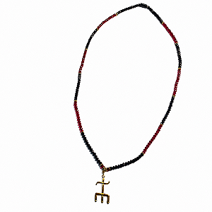 Guia de Exu Artesanal em Cristal Vermelho e Preto com Pingente Tridente | 60 cm | Maria Jupyra