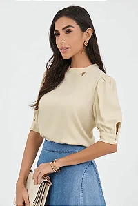 Blusa Bege Em Viscose Com Gola Alta