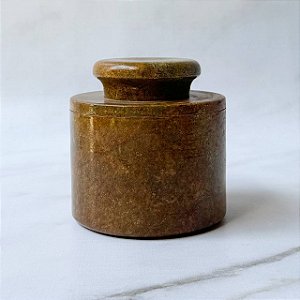 Manteigueira de pedra sabão crua envernizada - 12cm