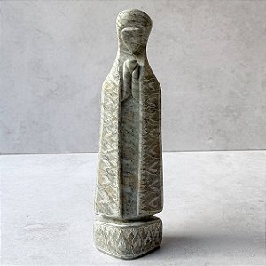 Santa Pedra Sabão Bordada Natural - 23cm