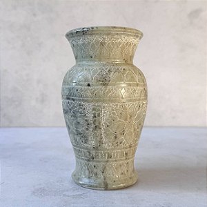 Vaso em Pedra Sabão Bordado Envernizado