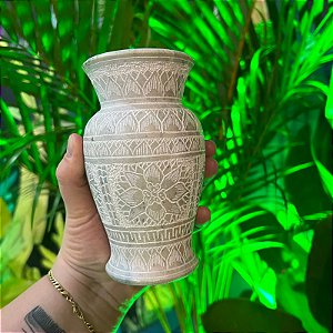 Vaso em Pedra Sabão Bordado Natural