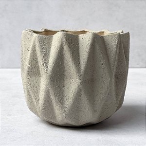 Vaso de cerâmica texturizado - cimento