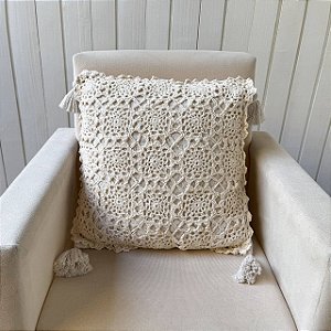 Capa de Almofada com Crochê Manual e Pompons