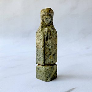 Santa Pedra Sabão Envernizada - 15cm