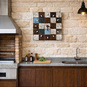 Relógio artesanal de madeira nobre