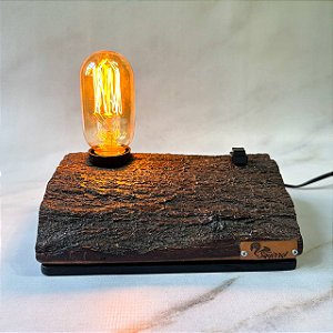 Luminária Rústica com Base de Madeira