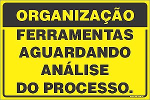 Placa de organização ferramentas aguardando análise  do processo.