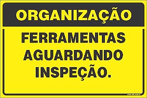 Placa de organização ferramentas aguardando inspeção.