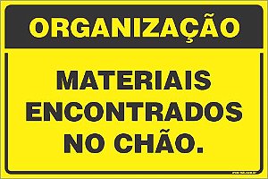 Placa de organização materiais encontrados no chão.