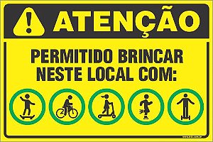 Placa de condomínio permitido brincar  neste local com: skate, bicicleta, patinete, patins