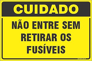 Placa de cuidado não entre sem retirar os  fusíveis