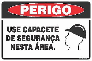Placa de perigo use capacete de segurança nesta área.