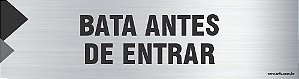 Placa de identificação bata antes de entrar