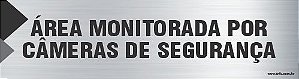 Placa de identificação área monitorada por câmeras de segurança