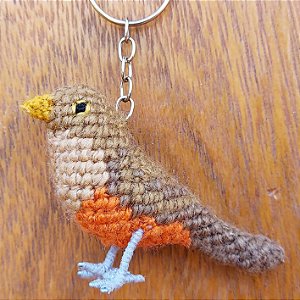 Sabiá-laranjeira - chaveiro Pássaros Caparaó ponto-cruz