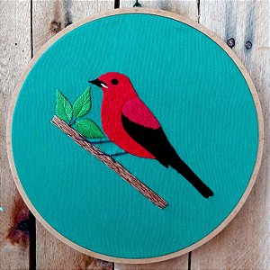 Tiê-sangue 1 - Bordado a Mão em Bastidor - Pássaros Caparaó