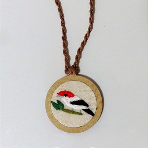 Soldadinho-do-araripe - pingente bordado Pássaros Caparaó cordão torcido