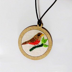 Sabiá-laranjeira - pingente bordado Pássaros Caparaó
