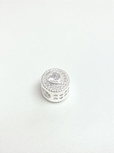 Berloque redondo coração cravejado