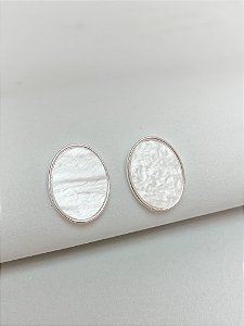 Brinco Oval Madre Pérola