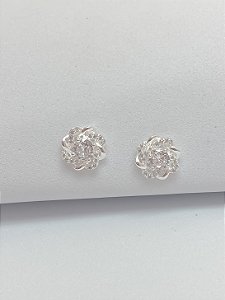 Brinco florzinha entrelaçado