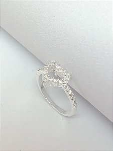 Anel coração vazado cravejado