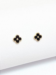 Brinco trevinho madre pérola ponto de luz