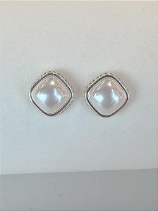 Brinco pérola cravejado