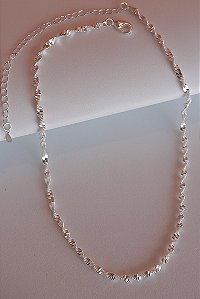 Choker entrelaçada