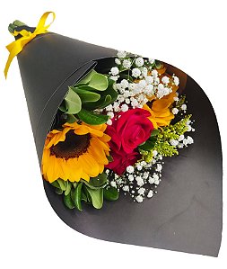 Cone Elegante de Girassóis e Rosas