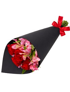 Delicado Cone de Rosas e Astromélias