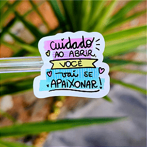 Adesivo CUIDADO AO ABRIR - 4x3,5cm - Sem personalização - Folha A4 (40un por folha)