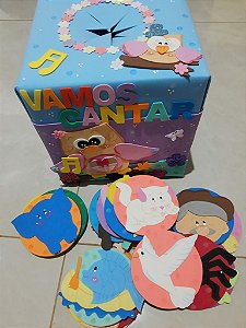 Caixa musical 25x25x25 (18 personagens colados no CD)