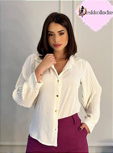 CAMISA PLISSADA COM BOTOES DOURADOS