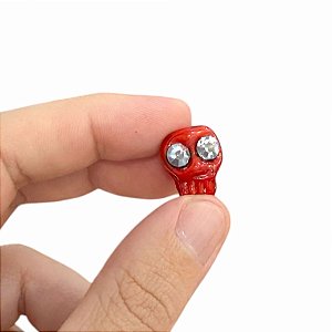 CAVEIRA COM FURO M VERMELHO COM STRASS PRATA