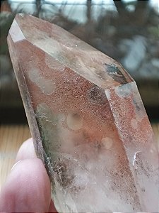 Ponta com inclusão de Ferro e com corrosão de bolinha