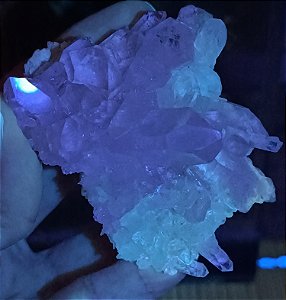 Drusa De Cristal com parte Fluorescente