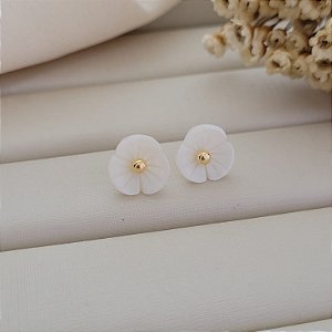Brinco Flor Madre Pérola Banhado a Ouro 18K