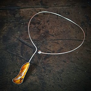 Gargantilha Sinuosa âmbar