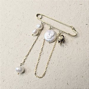 Broche Alfinete com Pérolas